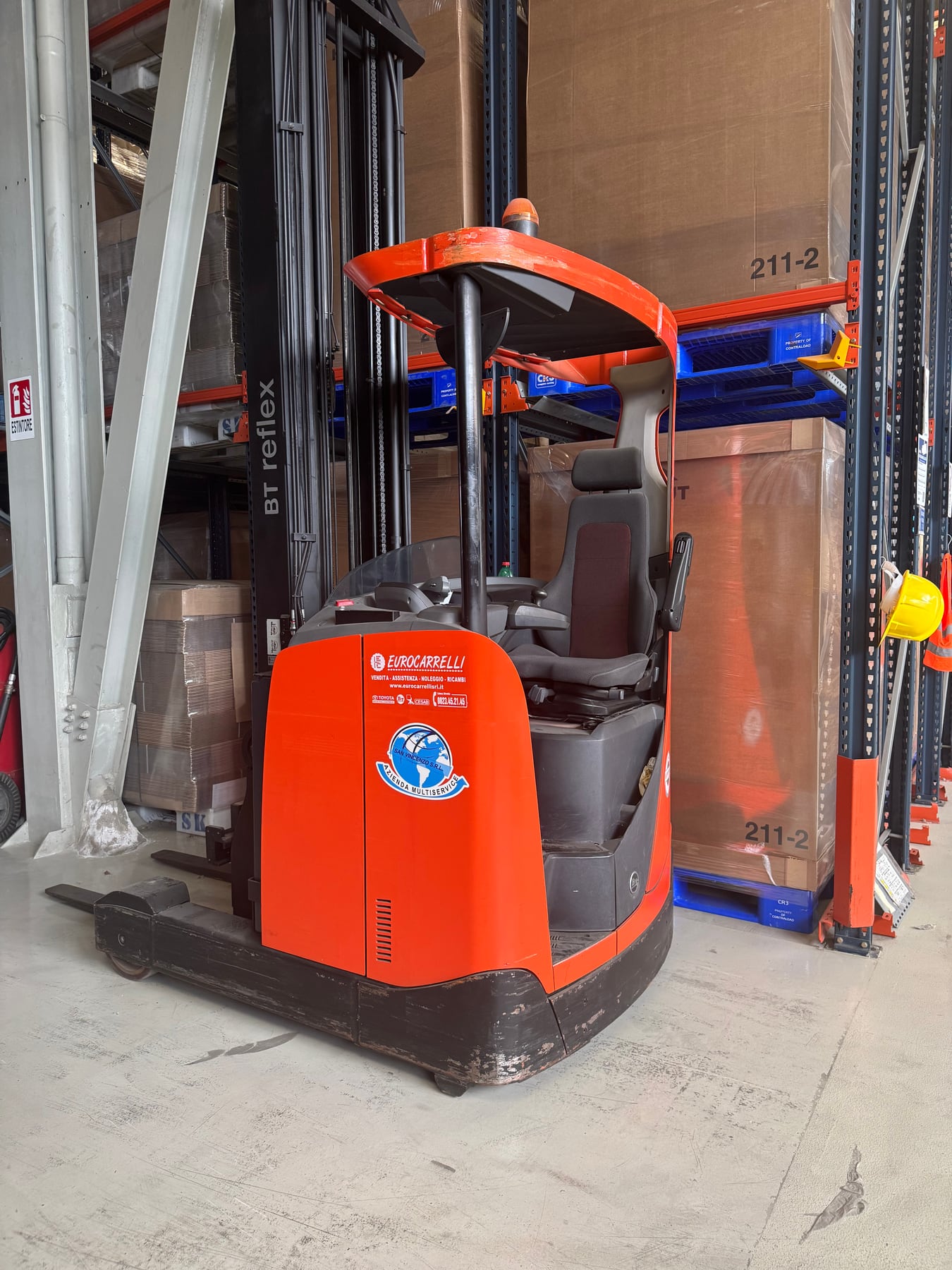 Carrello elevatore retrattile