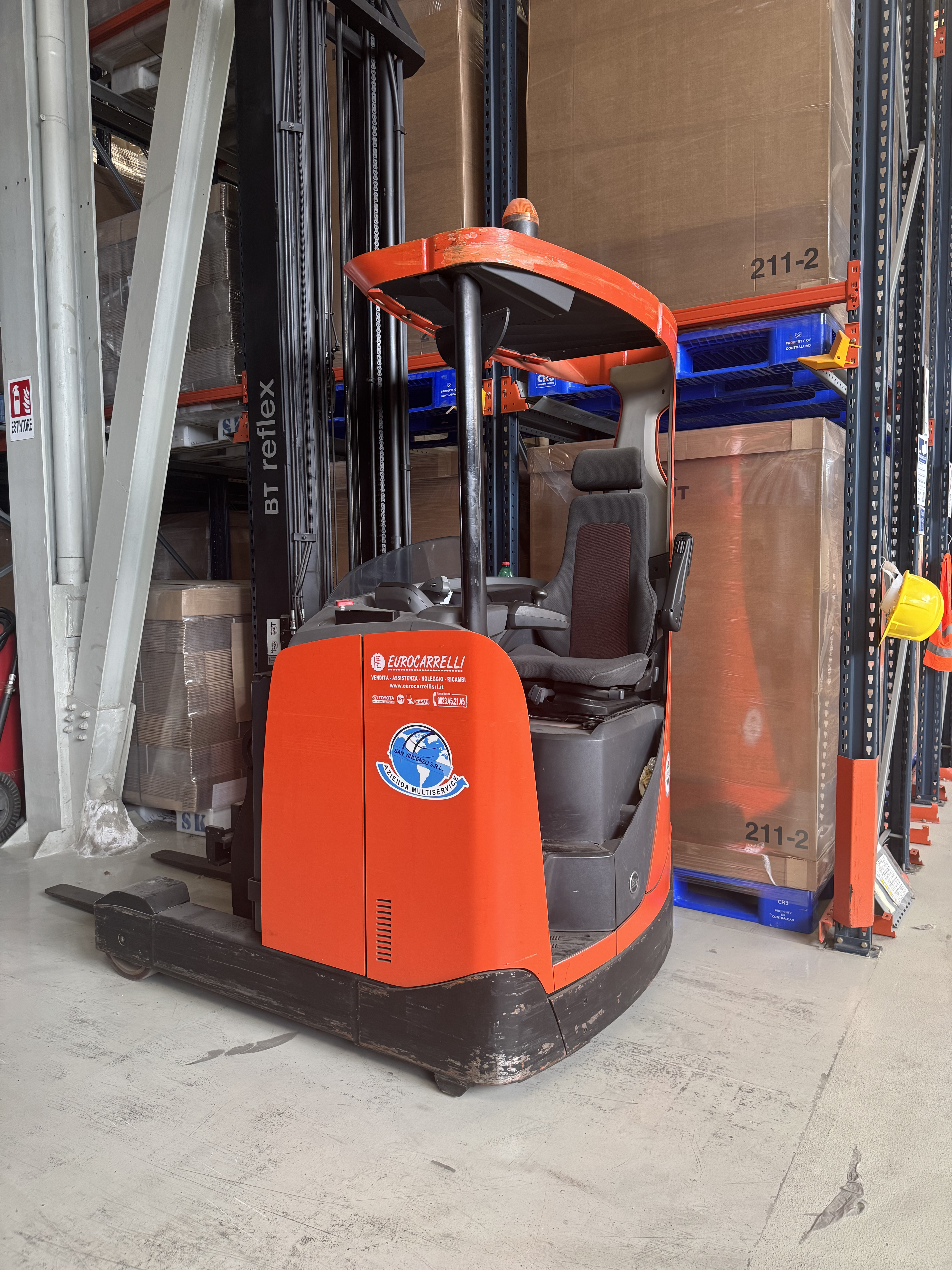 Carrello elevatore retrattile